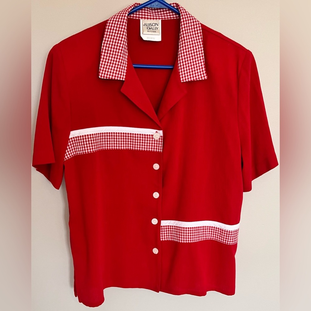 🌸 3/$15 Vintage Allison Daley Red Gingham Trim Blouse